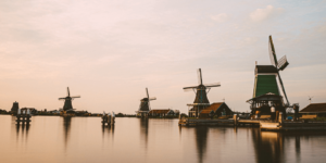 Vẻ “ảo diệu” của ngôi làng cối xay gió đặc biệt ở Hà Lan