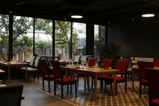 Thiên Đường Ẩm Thực Độc Đáo: Nhà hàng đặc biệt cho cặp đôi tại Đà Nẵng