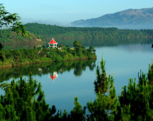 Vẻ đẹp quyến rũ nơi Biển Hồ Tơ Nưng - “đôi mắt” của cao nguyên Pleiku 