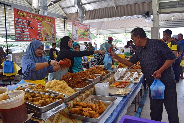 Ăn gì ở chợ đêm Gadong Indonesia?