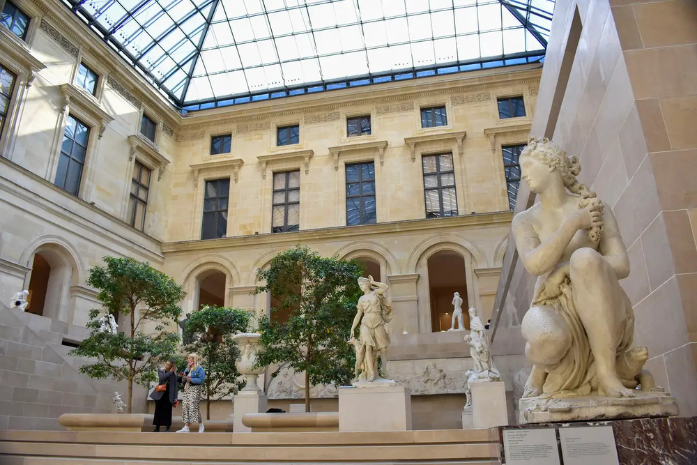 Tham quan bảo tàng nghệ thuật Louvre ở Pháp
