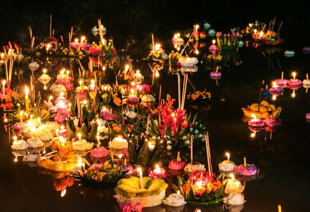 Rực rỡ đèn hoa tại Lễ hội Loy Krathong đặc sắc nhất Thái Lan