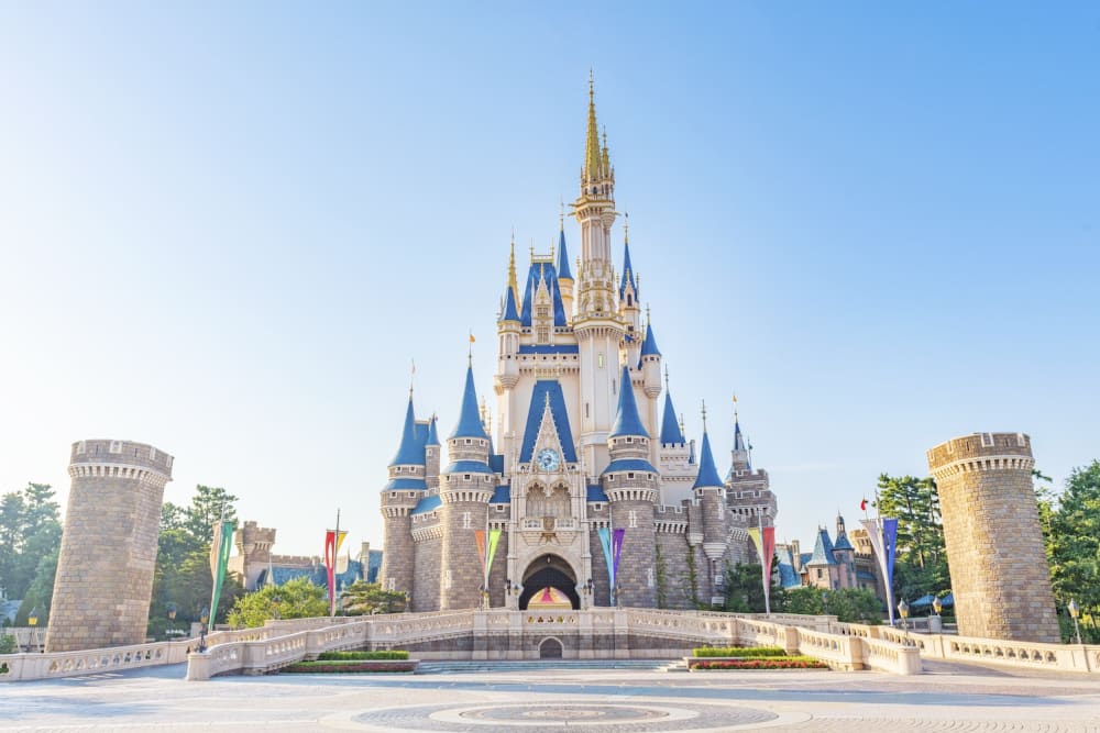 Disneysea là một trong những công viên chủ đề hấp dẫn nhất, rộng nhất, độc đáo nhất Nhật Bản. Công viên được xây dựng trên cơ sở công viên giải trí Disneyland nổi tiếng, được lấy cảm hứng từ sự huyền bí của biển cả. Hãy cùng Sakos tìm hiểu những địa điểm du chơi nổi tiếng nơi đây nhé!