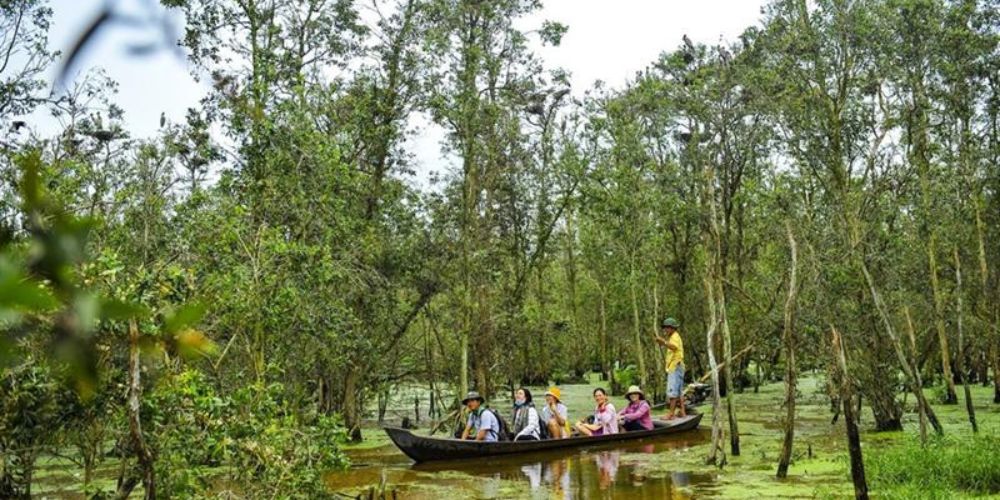 Vườn quốc gia Tràm Chim nổi tiếng với hệ sinh thái đa dạng phong phú và là nơi sinh sống của nhiều loài động vật quý hiếm nằm trong sách đỏ được nhiều du khách quan tâm và đặt chân đến. Hãy cùng Sakos tìm hiểu những địa điểm hấp dẫn này nhé!!!