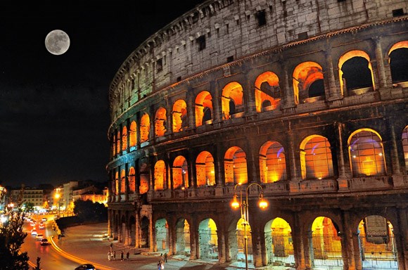 Công trình kiến trúc hiên ngang, vững chắc với tên gọi là Đấu trường La Mã, nơi được xem là “chứng nhân lịch sử” cho sự thịnh vượng của một Đế chế trong quá khứ. Hãy cùng Sakos tìm hiểu những địa điểm hấp dẫn này nhé!