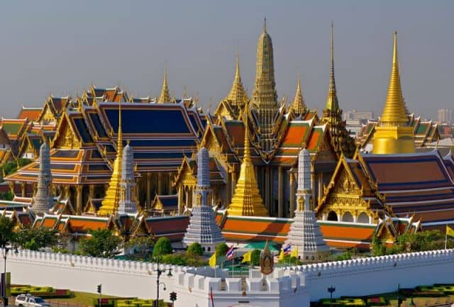 Chùa Phật Ngọc được coi là một trong những ngôi chùa linh thiêng nhất trong "xứ sở chùa vàng". Người Thái tin rằng tượng là biểu tượng quốc bảo, đảm bảo sự bình yên và độc lập cho đất nước, bảo vệ dân tộc. Hãy cùng Sakos tìm hiểu những địa điểm hấp dẫn sau đây nhé!