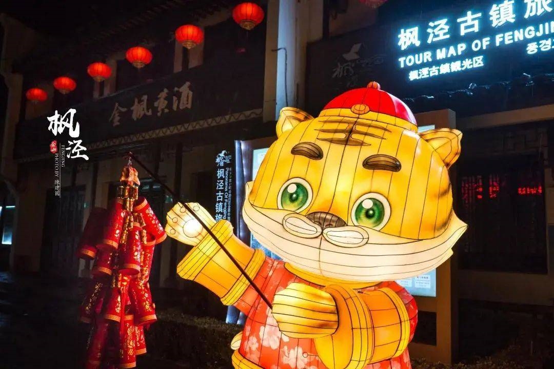 Lễ hội Đèn lồng Trung Quốc ngày đánh dấu trăng tròn đầu tiên của năm âm lịch mới.  Những chiếc đèn lồng, biểu tượng cho việc buông bỏ một năm cũ và chào đón một năm mới đầy may mắn, được treo lên và tắt đi. Hãy cùng Sakos tìm hiểu những địa điểm hấp dẫn sau đây nhé!