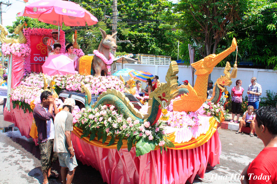 Giải nhiệt mùa hè với lễ hội Té Nước Songkran 2024 