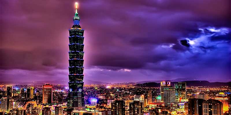 Trận động đất mạnh 7,4 độ richter tại Đài Loan đang là chủ đề hot những ngày vừa qua đây được xem là trận động đất mạnh nhất ở hòn đảo này trong vòng 25 năm qua tuy nhiên tòa tháp Taipei 101 vẫn không ngã và đứng vững giữa trời xanh. Hãy cùng Sakos tìm hiểu lý do sau đây nhé!