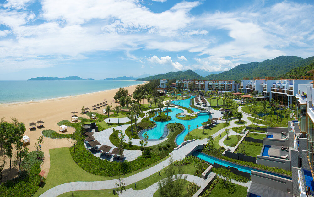 Angsana Lăng Cô - resort sở hữu bể bơi vô cực dài nhất Đông Nam Á 