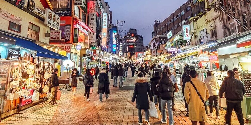 "Mua sắm thả ga" cho tín đồ thời trang ở phố Hongdae