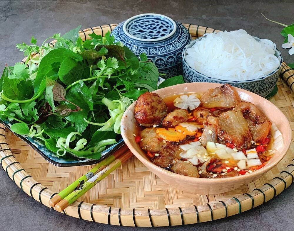 Top quán bún chả nhất định phải thử khi đến Hà Nội