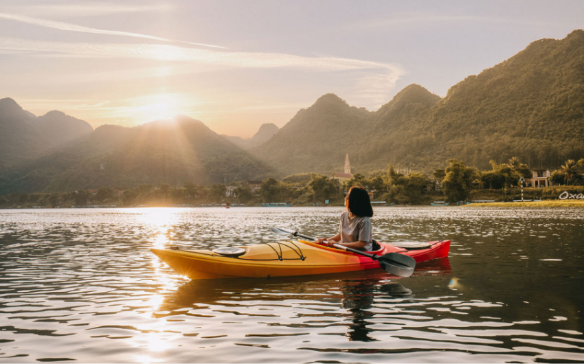 Trải nghiệm tour chèo SUP ở các Hồ nước tuyệt đẹp