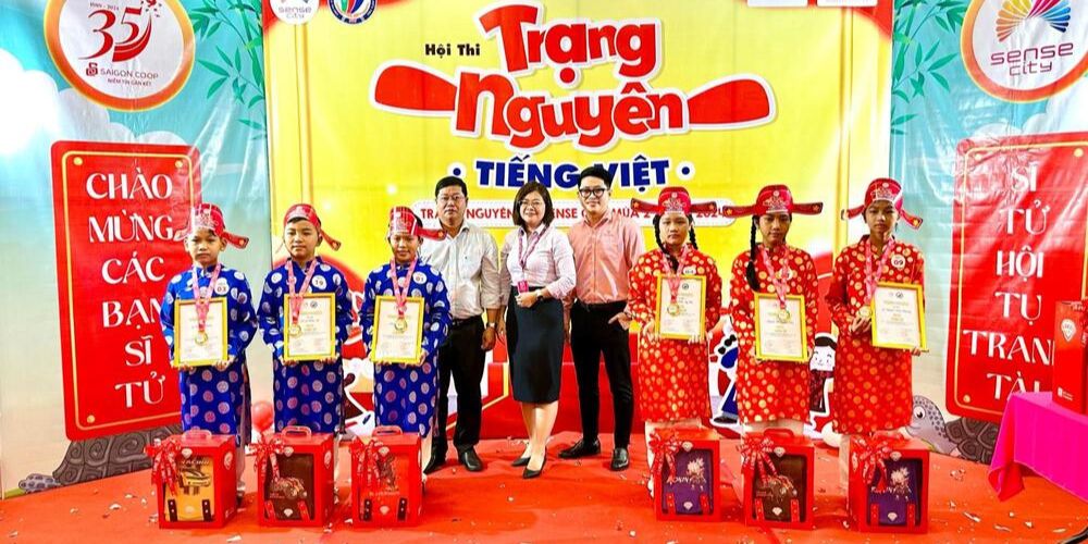 SAKOS tặng balo học sinh cao cấp cho các thí sinh xuất sắc giành chiến thắng Hội thi Trạng Nguyên Tiếng Việt 2024