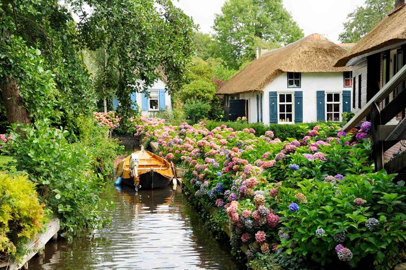 Ngôi làng Giethoorn thơ mộng như truyện cổ tích tại Hà Lan