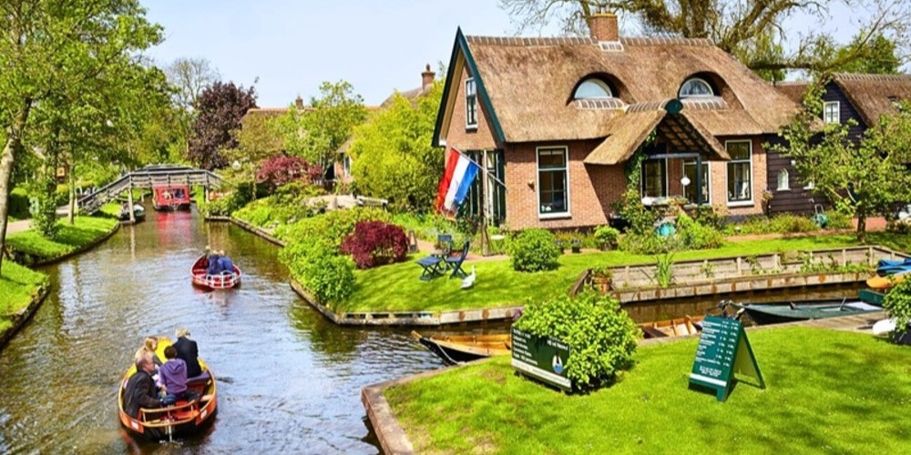 Ngôi làng Giethoorn thơ mộng như truyện cổ tích tại Hà Lan