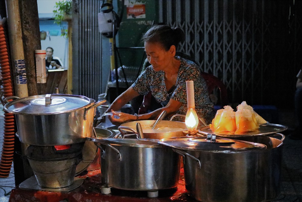 Team "thoát ế" lưu ngay 5 quán chè đậu đỏ Sài Gòn ngày Thất Tịch