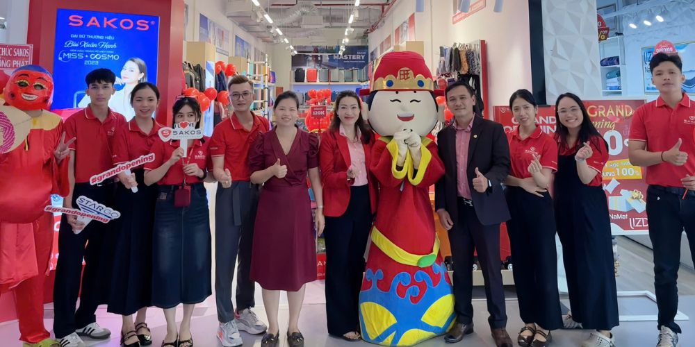 Hàng nghìn khách hàng tham quan, mua sắm tại SAKOS Shop Central Premium trong ngày khai trương