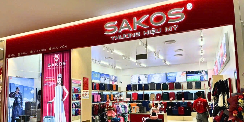 Không gian hiện đại tại cửa hàng vali Sakos 