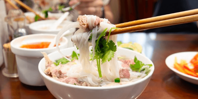 Nhà Hàng Phở 10 Lý Quốc Sư dành cho ai thích ăn phở bò truyền thống Bắc Bộ