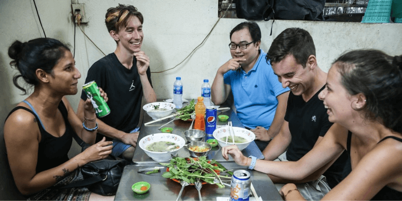 Quán thu hút nhiều du khách đến thưởng thức