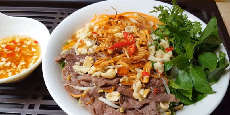 Phở trộn là món ăn được nhiều người yêu thích ở Việt Nam